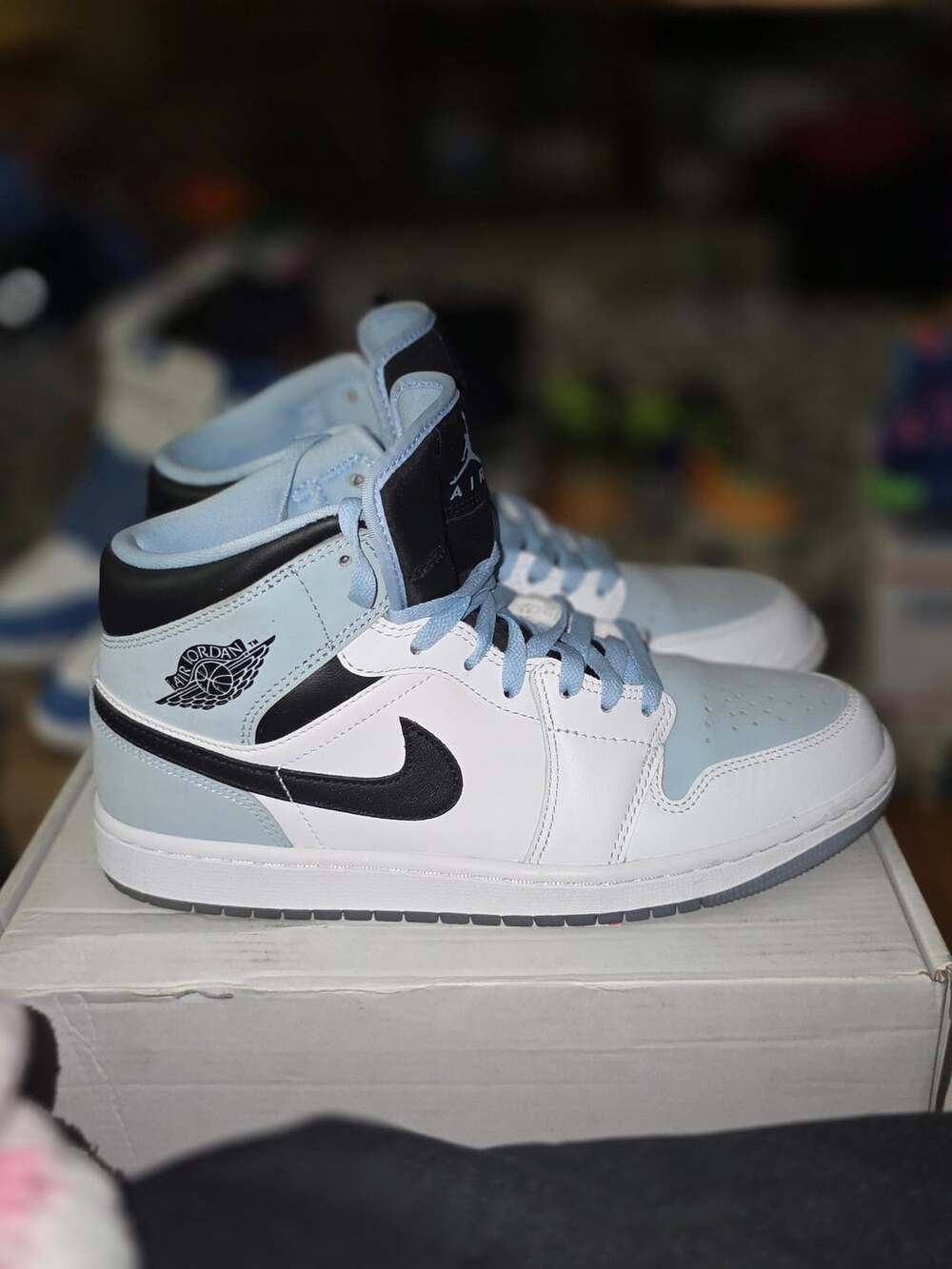 Jordan Air Jordan 1 Mid SE Size 8.5 White Ice Blue Black